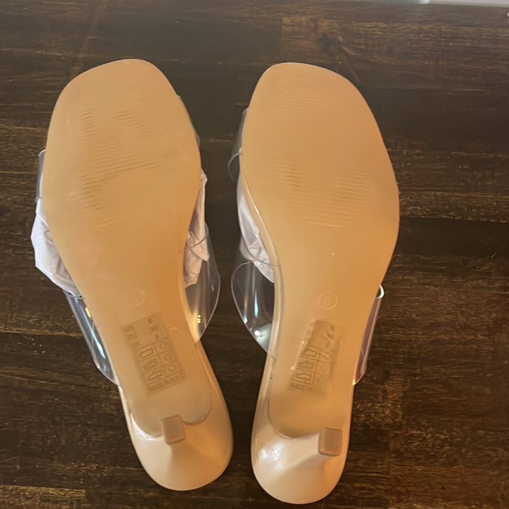 NWT Greatonu Heels - Picture 3 of 6